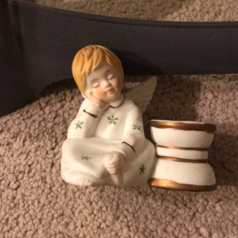 Angel candle holder